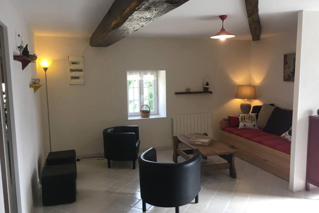 logement indépendant LE POULAILLER proche Guédelon Treigny Extérieur photo