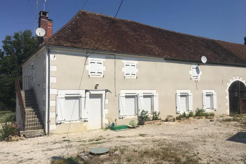 logement indépendant LE POULAILLER proche Guédelon Treigny Extérieur photo