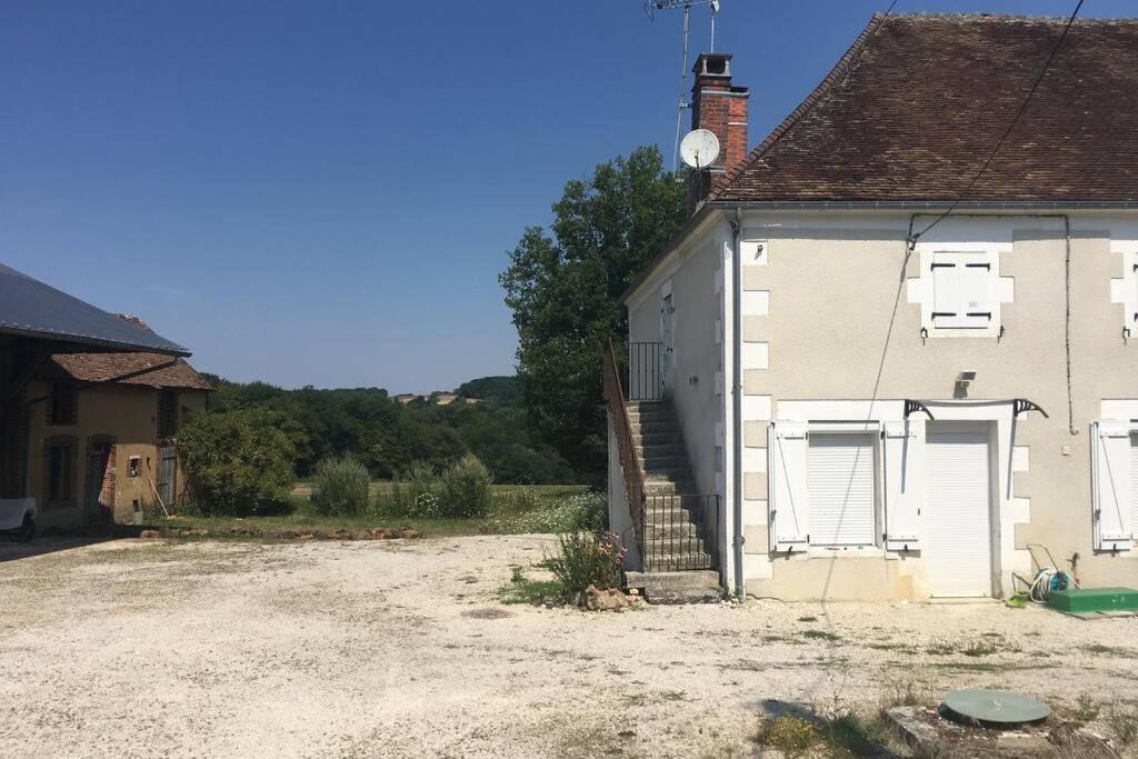 logement indépendant LE POULAILLER proche Guédelon Treigny Extérieur photo