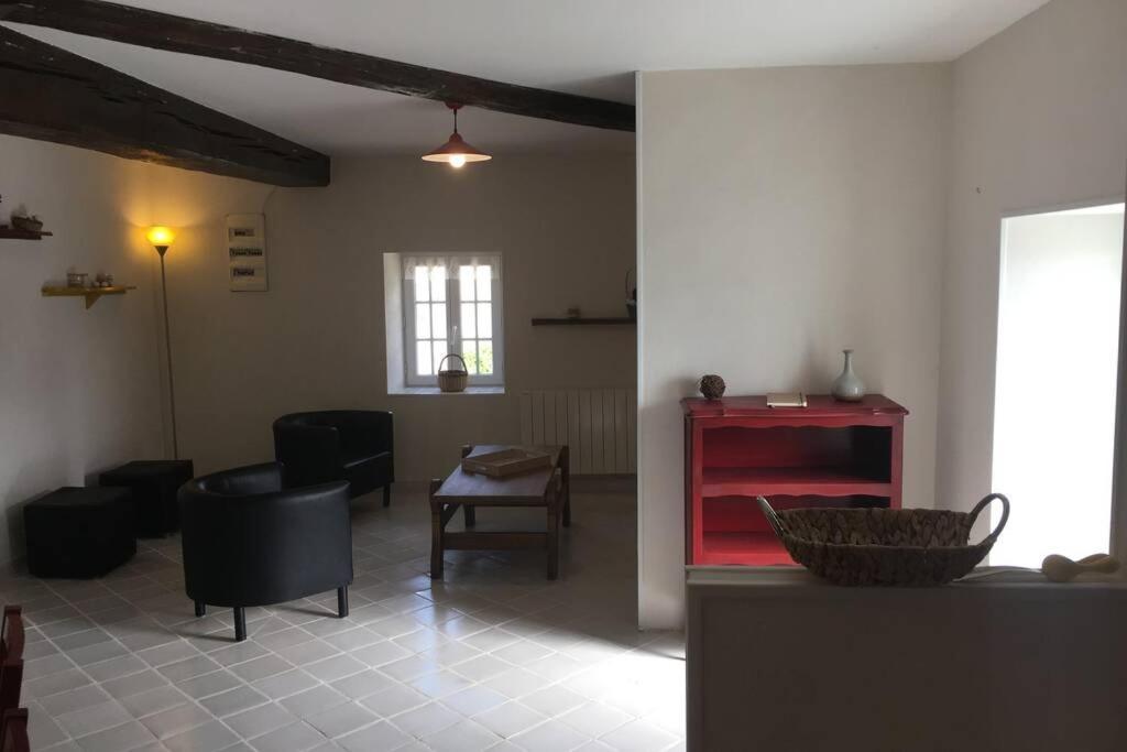 logement indépendant LE POULAILLER proche Guédelon Treigny Extérieur photo