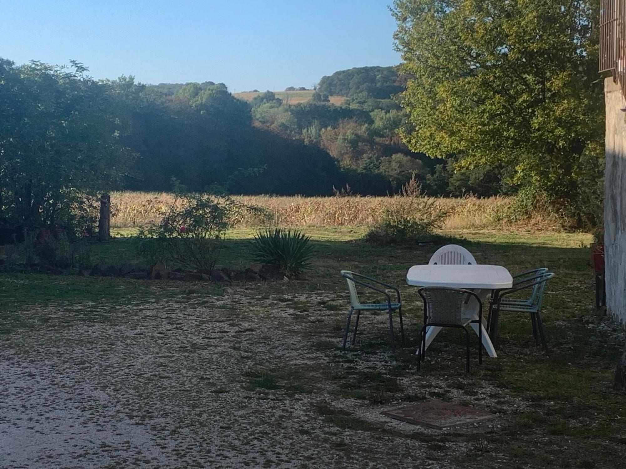 logement indépendant LE POULAILLER proche Guédelon Treigny Extérieur photo